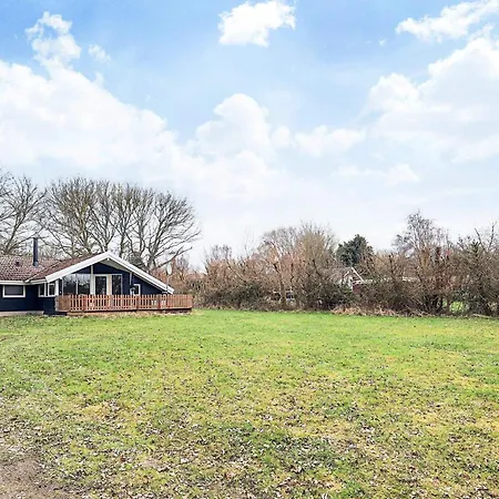 Three-bedroom In 2 Holiday home *