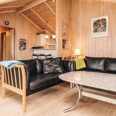 Three-bedroom In 2 *